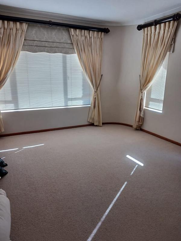4 Bedroom Property for Sale in Lutzville Western Cape